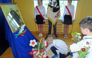 Uczniowie SP w Kostarowcach uczcili Dzień Patrona swojej szkoły Św. Andrzeja Boboli 6