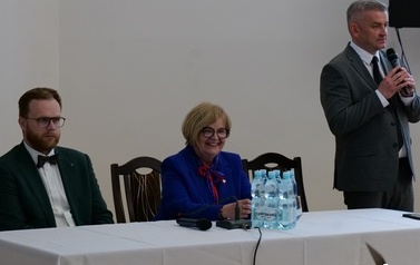 Spotkanie informacyjne z Wojewodą Podkarpackim o programie &bdquo;Aktywni Seniorzy &ndash; ASY&rdquo; w Niebieszczanach 25