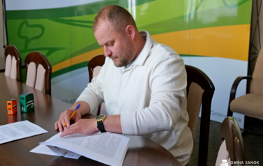 Podpisanie um&oacute;w na termomodernizację Wiejskich Dom&oacute;w Kultury w Lisznej i Dobrej 3
