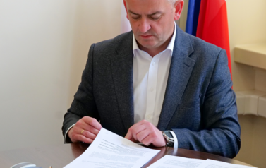 Podpisanie um&oacute;w na termomodernizację Wiejskich Dom&oacute;w Kultury w Lisznej i Dobrej 6