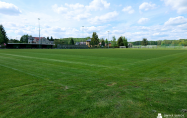 Nowa trybuna przy boisku sportowym w Strachocinie już gotowa 1
