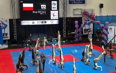 Sukces uczennic ze Szkoły Podstawowej w Srogowe G&oacute;rnym podczas zawod&oacute;w gimnastycznych World Grand Prix Fit Kids w Rzeszowie 2