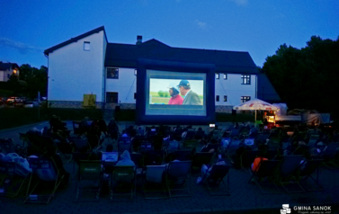 Wakacyjne kino plenerowe 2026 wystartowało. Raczkowa dziękujemy! 1