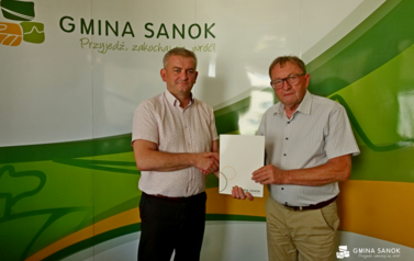 Rusza budowa sieci wodociągowej w Trepczy! W&oacute;jt Gminy Sanok podpisał umowę z wykonawcą 1