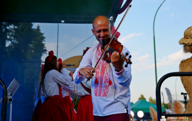 Doroczne święto plon&oacute;w, tradycji i wsp&oacute;lnej zabawy. Powiatowo-Gminne Dożynki w Czerteżu już za nami 49