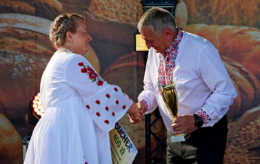Doroczne święto plon&oacute;w, tradycji i wsp&oacute;lnej zabawy. Powiatowo-Gminne Dożynki w Czerteżu już za nami 57
