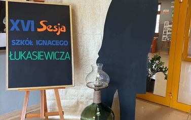 XVI Sesja Szk&oacute;ł im. Ignacego Łukasiewicza w Krośnicach - I miejsce dla uczni&oacute;w Szkoły Podstawowej w Strachocinie! 2