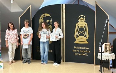 XVI Sesja Szk&oacute;ł im. Ignacego Łukasiewicza w Krośnicach - I miejsce dla uczni&oacute;w Szkoły Podstawowej w Strachocinie! 17