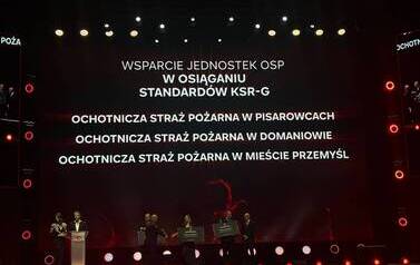 Strażacy z Gminy Sanok wyr&oacute;żnieni podczas jubileuszowej gali programu ORLEN &bdquo;Na Straży&rdquo; 1