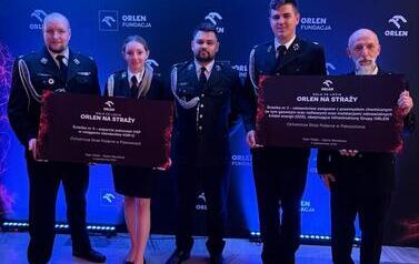 Strażacy z Gminy Sanok wyr&oacute;żnieni podczas jubileuszowej gali programu ORLEN &bdquo;Na Straży&rdquo; 6