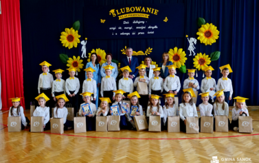 Szkoła Podstawowa w Niebieszczanach - pasowanie na ucznia 16.10 (29)