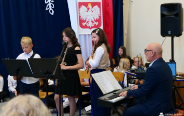 Szkoła Podstawowa w Prusieku - pasowanie na ucznia 14.10 (26)
