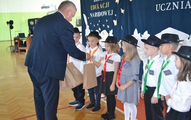 fot. Szkoła Podstawowa w Strachocinie - pasowanie na ucznia 14.10 (9)