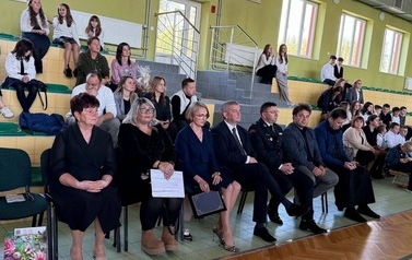 fot. Szkoła Podstawowa w Strachocinie - pasowanie na ucznia 14.10 (3)