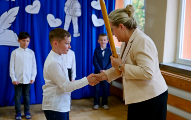 Szkoła Podstawowa w Srogowie G&oacute;rnym - pasowanie na ucznia 13.10 (9)
