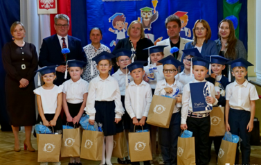 Szkoła Podstawowa w Pakosz&oacute;wce - pasowanie na ucznia 12.10 (31)