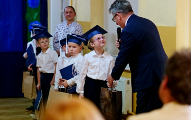 Szkoła Podstawowa w Pakosz&oacute;wce - pasowanie na ucznia 12.10 (26)