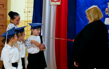 Szkoła Podstawowa w Pakosz&oacute;wce - pasowanie na ucznia 12.10 (18)