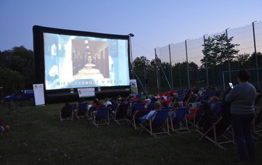 Letnie kino pod gwiazdami w Prusieku 2