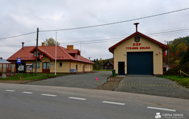 Zmiana otoczenia wok&oacute;ł WDK w Tyrawie Solnej! Trwają prace przy utwardzaniu placu postojowego 1