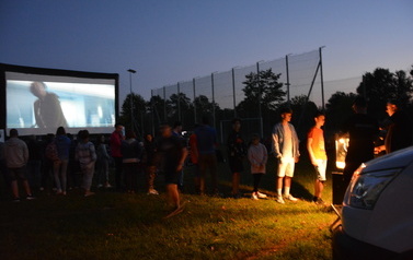 Letnie kino pod gwiazdami w Prusieku 6