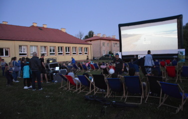 Letnie kino pod gwiazdami w Prusieku 7