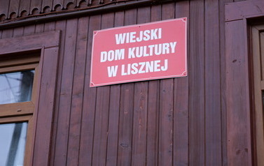 W Nowy Rok z przytupem! W Wiejskim Domu Kultury w Lisznej zakończono remont podłogi tanecznej 2