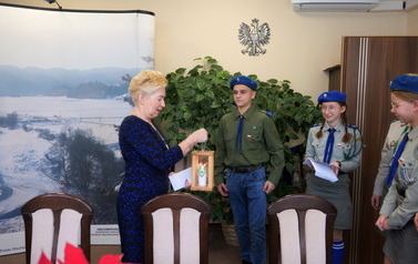 Betlejemskie Światło Pokoju zn&oacute;w zawitało do Urzędu Gminy Sanok! 6