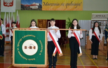 Uroczystość nadania nowego sztandaru Szkole Podstawowej w Strachocinie 5