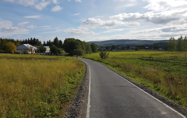 Remont nawierzchni drogi gminnej, odcinek dł. 700 m, w miejscowości STRACHOCINA