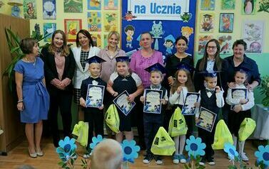 Filialna Szkoła Podstawowa w Czerteżu pasowała nowych uczni&oacute;w klasy pierwszej 6