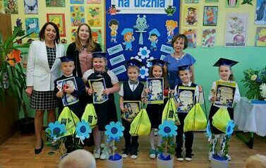 Filialna Szkoła Podstawowa w Czerteżu pasowała nowych uczni&oacute;w klasy pierwszej 13