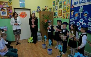 Filialna Szkoła Podstawowa w Czerteżu pasowała nowych uczni&oacute;w klasy pierwszej 18
