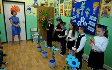 Filialna Szkoła Podstawowa w Czerteżu pasowała nowych uczni&oacute;w klasy pierwszej 27