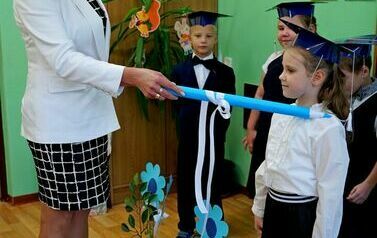 Filialna Szkoła Podstawowa w Czerteżu pasowała nowych uczni&oacute;w klasy pierwszej 31