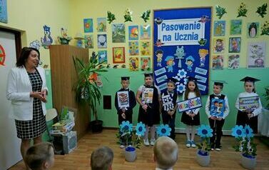 Filialna Szkoła Podstawowa w Czerteżu pasowała nowych uczni&oacute;w klasy pierwszej 50
