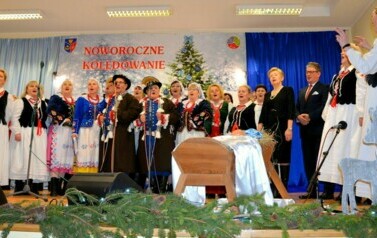 Noworoczne kolędowanie w Wiejskim Domu Kultury w Pakosz&oacute;wce 1