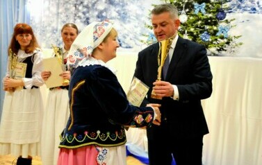 Noworoczne kolędowanie w Wiejskim Domu Kultury w Pakosz&oacute;wce 5