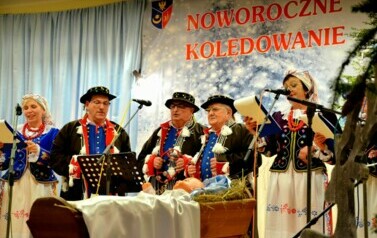 Noworoczne kolędowanie w Wiejskim Domu Kultury w Pakosz&oacute;wce 13