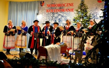 Noworoczne kolędowanie w Wiejskim Domu Kultury w Pakosz&oacute;wce 14