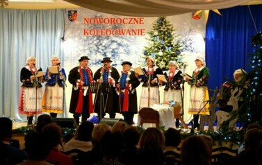 Noworoczne kolędowanie w Wiejskim Domu Kultury w Pakosz&oacute;wce 15