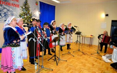 Noworoczne kolędowanie w Wiejskim Domu Kultury w Pakosz&oacute;wce 16