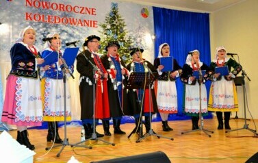 Noworoczne kolędowanie w Wiejskim Domu Kultury w Pakosz&oacute;wce 17