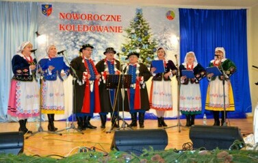 Noworoczne kolędowanie w Wiejskim Domu Kultury w Pakosz&oacute;wce 18