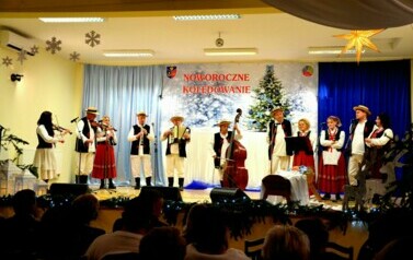 Noworoczne kolędowanie w Wiejskim Domu Kultury w Pakosz&oacute;wce 21