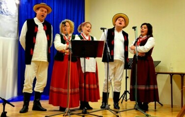 Noworoczne kolędowanie w Wiejskim Domu Kultury w Pakosz&oacute;wce 24