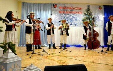 Noworoczne kolędowanie w Wiejskim Domu Kultury w Pakosz&oacute;wce 25