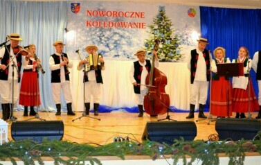 Noworoczne kolędowanie w Wiejskim Domu Kultury w Pakosz&oacute;wce 26