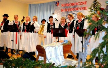 Noworoczne kolędowanie w Wiejskim Domu Kultury w Pakosz&oacute;wce 34
