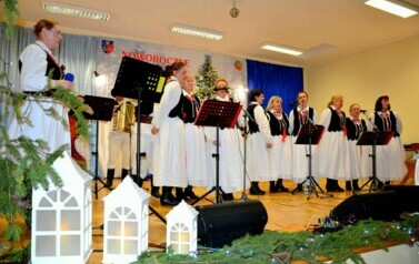 Noworoczne kolędowanie w Wiejskim Domu Kultury w Pakosz&oacute;wce 38
